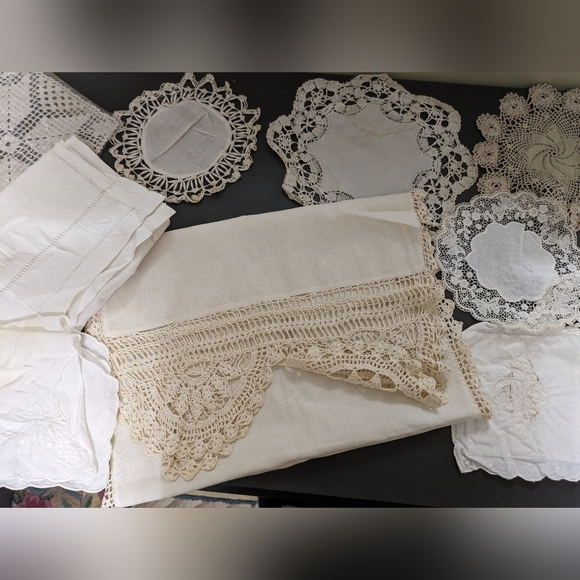 Assorted Vintage Linens - Picture 8 of 8